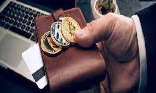   区块链技术与比特币：深度解析二者的关系 / 
 guanjianci 区块链, 比特币, 加密货币, 技术 /guanjianci 

### 内容主体大纲

1. 引言
   - 区块链和比特币的兴起
   - 二者的重要性

2. 区块链的基本概念
   - 区块链的定义
   - 区块链的工作原理
   - 区块链的优势

3. 比特币的基本概念
   - 比特币的定义
   - 比特币的工作原理
   - 比特币的历史与发展

4. 区块链与比特币的关系
   - 区块链作为比特币的基础技术
   - 如何利用区块链增强比特币的安全性
   - 区块链记录比特币交易的过程

5. 区块链与比特币的应用场景
   - 金融行业中的应用
   - 供应链管理
   - 公共管理与投票系统

6. 区块链与比特币的挑战
   -  Scalability（可扩展性）问题
   -  能源消耗与环保问题
   -  法规与合规性

7. 未来展望
   - 区块链和比特币的未来趋势
   - 可能出现的新技术与应用

8. 结论
   - 区块链与比特币的协同发展
   - 对大众的意义

### 详细内容

#### 引言

在数字经济发展的浪潮中，区块链技术与比特币作为两大核心概念逐渐被大众所熟知。区块链技术不仅仅是比特币的基础，它还不断推动着金融、物流、医疗等多个领域的变革。了解这二者的关系，对于我们掌握未来科技的发展方向至关重要。

#### 区块链的基本概念

区块链是一种去中心化的分布式账本技术，能够确保信息的透明性和安全性。结合密码学原理，每一个数据块都必须通过网络中多节点的验证才能被添加到链上。这种结构的优势在于，不容易被篡改和伪造，极大提升了数据的可靠性。

### 比特币的基本概念

比特币是最早的加密货币，创建于2009年，由一个匿名人士或团队以化名“中本聪”发布。它是一种去中心化的数字货币，不依赖任何国家或中央银行，通过区块链技术进行交易和记录。比特币的数量是有限的，总量2100万个，这也使其在需求增加时保持一定的稀缺性。

### 区块链与比特币的关系

区块链技术是比特币的核心组成部分。每当发生比特币交易时，交易信息会被打包成一个“区块”，并通过网络验证后加到区块链上。这种系统确保了每笔交易的透明性和不可篡改性。正因为有了区块链，才诞生了比特币这种新型的数字货币。

### 区块链与比特币的应用场景

区块链和比特币的应用不仅限于金融行业。区块链技术还被广泛应用于供应链管理、身份验证、公共管理、投票系统等多个领域。这种多样的应用场景展示了区块链的灵活性和强大潜力，未来将可能深入到各个行业中。

### 区块链与比特币的挑战

尽管区块链和比特币带来了许多机遇，但它们也面临一些挑战，例如可扩展性问题、能源消耗问题以及法规合规性等。这些挑战需要在技术、政策和社会层面进行积极改革，以便推动区块链技术的健康发展。

### 未来展望

未来，区块链与比特币将继续相辅相成，可能会出现新的应用场景和技术革新，例如Layer 2解决方案和跨链技术。这将进一步推动数字资产的流通和应用，预示着一个充满潜力的数字经济时代的到来。

### 结论

区块链和比特币的关系是相辅相成的。区块链技术为比特币提供了安全、透明的交易环境，而比特币则是区块链技术最成功的应用之一。了解二者的关系，可以帮助我们更好地把握未来的科技和经济发展趋势。

### 相关问题及详细介绍

#### 问题1：区块链如何保障比特币交易的安全性？
区块链如何保障比特币交易的安全性？
区块链技术通过去中心化、透明性和加密机制，为比特币交易提供了强有力的安全保障。每当一笔比特币交易发生时，相关信息会被打包成一个区块，利用广泛的网络验证机制确保其真实性。这一过程不仅提高了交易的安全性，而且由于数据一旦被记录便无法轻易篡改，大大减少了欺诈和盗窃的风险。
去中心化是区块链的核心理念，使得没有单一的控制点，可以有效防止由于中央机构的失误或攻击导致的安全隐患。对于比特币用户来说，他们的资产安全更多地依赖于区块链的整体安全性，而不是某个中央机构的管理。
此外，区块链使用公开的账本，任何人都可以查看交易记录，这种透明性进一步增强了监管效能，使得不法行为更难以隐蔽。这正是区块链为比特币交易提供了牢不可破的安全壁垒的原因。

#### 问题2：比特币的交易是如何通过区块链进行记录的？
比特币的交易是如何通过区块链进行记录的？
比特币的交易记录是通过区块链以去中心化的方式完成的。首先，用户在比特币网络中发起交易，交易信息如发送者地址、接收者地址和交易金额将会创建一个交易数据包。在交易完成后，这一数据包会被广播到整个网络中。
接下来，网络中的挖矿节点会接收到新的交易数据，并将这些交易打包进一个新区块。每个新区块包含了一定数量的交易信息，矿工通过解决复杂的数学问题来验证这一新区块的合法性。一旦区块被验证，它就会添加到已有的区块链上，所有用户的节点将会更新以确保一致性。此时，这笔交易就被永久记录，并且无法被篡改。
通过这一过程，比特币交易的记录是安全的、透明的，并且能够在全网范围内进行验证。这不仅为用户提供了安心的交易体验，同时也确保了整个网络的数据安全性。

#### 问题3：区块链和比特币之间的技术革新有哪些？
区块链和比特币之间的技术革新有哪些？
自比特币推出以来，区块链技术不断发展，出现了多项重要革新。例如，闪电网络（Lightning Network）作为比特币的二层解决方案，通过在链下进行交易来提高比特币的交易速度和可扩展性。通过闪电网络，交易可以在用户之间快速完成，只有在必须时才会回到主区块链，减轻了主链的负担。
此外，跨链技术的研发也在进行中，旨在实现不同区块链之间的互操作性。这意味着各类数字货币与区块链能够彼此交换信息和价值，使得整个生态系统更加丰富，更具活力。
还有，隐私保护技术如 zk-SNARKs 正在被应用于区块链，增强了交易的隐私性。这类技术能够在保持交易有效性的同时，隐藏交易的具体信息，保障用户的隐私安全。
这些技术的革新不仅提升了比特币及区块链的性能，也使得整个行业在技术上不断进步，推动数字经济的发展。

#### 问题4：如何看待区块链与比特币的监管问题？
如何看待区块链与比特币的监管问题？
区块链和比特币引入了全新的经济模型，随之而来的监管挑战也层出不穷。由于去中心化的特性，比特币交易往往难以追踪，这使得不法行为如洗钱、诈骗等问题引起了政府和监管机构的关注。
各国政府在监管上采取了不同的策略，一些国家选择全面禁止比特币和其他加密货币，而另一些国家则选择如何规范其运行，例如通过建立合法的交易所并给予相应的执照，确保其合规性。
随着区块链与比特币的普及，监管的必要性日益凸显。合理的监管政策不仅能够保护投资者权益，同时也能够减少不法行为的发生，从而促进行业的健康发展。
然而，如何制定合理的监管政策依然是一个复杂的问题，监管机构需要平衡创新与安全之间的关系，以便为区块链和比特币的未来发展提供一个良好的环境。

#### 问题5：比特币如何影响全球经济？
比特币如何影响全球经济？
比特币自首次问世以来，对全球经济产生了深远的影响。首先，比特币作为一种去中心化的数字货币，能够为没有银行账户的人群提供基本的金融服务。这在发展中国家尤其重要，能够有效解决它们在传统金融体系中的局限性。
其次，随着比特币的价值上涨，它已经成为了一种新型的投资资产。越来越多的机构和个人将比特币视为资产配置的一部分，这推动了整个加密货币市场的发展。同时，标准普尔400、纳斯达克等主要指数也开始关注区块链和加密货币相关行业，进一步促进其在资本市场的认知度。
此外，比特币的价格波动也可能对全球金融市场产生重大影响。在金融危机或通货膨胀期间，比特币被视为数字黄金，许多投资者选择将其作为避险资产。这导致市场各类资产的价格波动，而比特币的稀缺性也引起了投资者的广泛关注。
然而，比特币对全球经济的影响不仅限于此，随着其应用场景的拓展，将会对供应链、金融科技乃至国家政策都产生潜在影响，这促使全球各国重新思考金融与经济的未来。

#### 问题6：未来的区块链技术将如何演变？
未来的区块链技术将如何演变？
展望未来，区块链技术将继续快速演变。在当前的基础架构上，逐步形成了一系列以可扩展性、高效性和安全性为关键词的技术进步。去中心化金融（DeFi）和非同质化代币（NFT）的兴起，为区块链应用提供丰富的场景，进一步推动技术的发展。
智能合约的普及将为区块链提供更多的应用可能性，使得自动化协议得以实现，减少人工干预的同时提高效率。例如，众筹、供应链管理、身份验证等领域都在迎来区块链的应用爆发。
与此同时，跨链技术的研发也在加速。多条区块链的互操作性将使得数字资产能够在不同网络间自由交易，打破了原有单链生态的限制。这将推动整个区块链行业的融合与发展。
未来的区块链还可能更好地融入社会治理中。通过透明的智能合约和公正的决策机制，区块链将使社会治理变得更加高效透明，提升民众的参与感。
总体来看，随着技术的不断演进，未来的区块链将为人类社会的各个方面带来更加深远的影响。

#### 问题7：比特币在投资中的优势和风险是什么？
比特币在投资中的优势和风险是什么？
投资比特币的优势主要体现在其稀缺性和潜在的高回报上。根据比特币的设计协议，其总量限制在2100万个，使得比特币在需求增加的环境中表现出极强的稀缺性。这一特性使得许多投资者将比特币视为数字黄金，作为保值的投资工具。
此外，比特币市场向全球开放，交易时间24小时无休，为投资者提供了灵活的投资选择。利用波动性，短线交易者可以在价格波动中寻找投资机会。
然而，投资比特币也面临不少风险。首先，比特币价格的波动极大，可能带来显著的投资损失。许多因素，如市场情绪、技术变化、法规政策等都可能影响比特币价格，甚至导致短时间内价格剧烈波动。
其次，尽管区块链确保了交易的安全性，但加密货币交易所的安全漏洞依然令人担忧。有多起加密货币交易所被黑客攻击、导致用户损失的重要事件，也使得比特币投资的安全性受到质疑。
最后，监管的不确定性也可能给比特币投资带来挑战。各国政府对比特币的态度不一，相关政策的变化可能对市场产生重大影响。
综上所述，在投资比特币时，应充分考虑其潜在的优势与风险，从而做出更为明智的投资决策。

以上是关于“区块链和比特币关系”的全面分析，期望能为读者提供全面的理解与深入的思考。